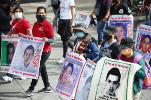 Giran 83 órdenes de aprehensión contra mandos por caso Ayotzinapa