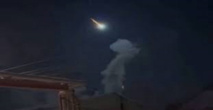 Meteorito &laquo;de varias lunas&raquo; deslumbra el cielo en Rusia