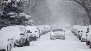 Tormenta invernal causas destrozos y deja a miles sin luz en Chicago