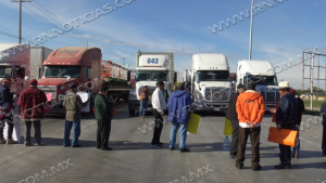 Ferrocarrileros bloquean Puente 3 en Nuevo Laredo para pedir justicia social