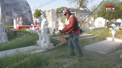 Limpian panteones municipales para prevenir accidentes a los miles de visitantes este D&iacute;a de Muertos