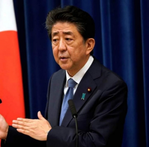 Balean al exprimer ministro japonés, Shinzo Abe