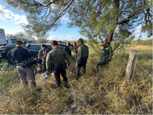 La Patrulla Fronteriza del Sector Laredo ayudó en un accidente de un solo vehículo en Zapata, Texas