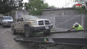 La Dirección de Tránsito retira autos abandonados para mejorar la imagen y seguridad de Nuevo Laredo