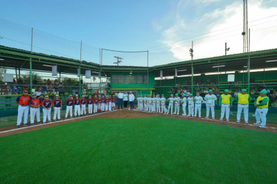 ENTREGA ALCALDESA CARMEN LILIA CANTUROSAS CAMPOS DE B&Eacute;ISBOL RENOVADOS A NI&Ntilde;OS DE LA LIGA ORIENTE
