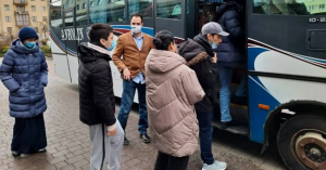 SRE traslada a Rumanía a familias evacuadas de Kiev