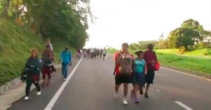 Caravana migrante insiste en avanzar hacia la CdMx