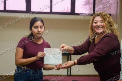 Reciben alumnos de la Universidad Tecnológica de Nuevo Laredo becas del ITABEC