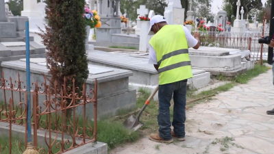 VIDEO Dan mantenimiento a Panteones municipales para Día de Muertos