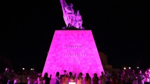 VIDEO Inician semana rosa con encendido del Monumento a los Fundadores de Nuevo Laredo