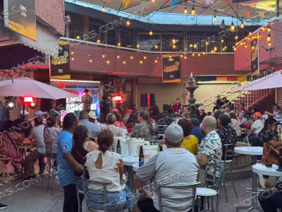 MERCADO &lsquo;MACLOVIO HERRERA&rsquo; SE VISTE DE FIESTA CON CONCURRIDO CONCURSO DE KARAOKE