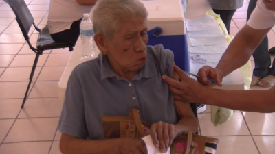 VIDEO Dan arranque a campa&ntilde;a de vacunaci&oacute;n contra influenza en adultos mayores