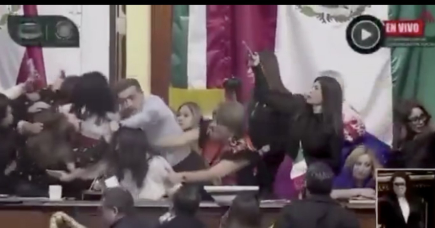 ¡De la greña! Se arma trifulca entre diputadas en el Congreso de la CDMX