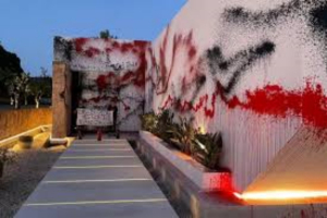 Vandalizan casa de Messi en Espa&ntilde;a; as&iacute; qued&oacute; la propiedad