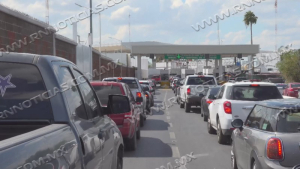 Federaci&oacute;n y Capufe se comprometen a abrir todas las casetas de revisi&oacute;n en los puentes internacionales de Nuevo Laredo