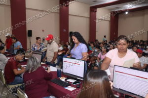 CONTIN&Uacute;A ENTREGA DE TARJETAS BANCARIAS DE BECAS PARA EDUCACI&Oacute;N PRIMARIA Y EDUCACI&Oacute;N ESPECIAL