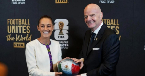 Sheinbaum reconoce apoyo de la FIFA y pide proyectar estabilidad rumbo a 2026