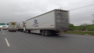 VIDEO Transportistas afectados por inseguridad en carreteras al interior del país