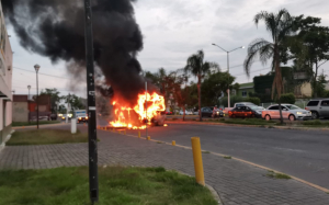 Gobernador de Jalisco informa detención de 5 personas que desató bloqueos y quema de vehículos