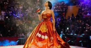 Dise&ntilde;ador exige a &Aacute;ngela Aguilar le devuelva vestidos que le prest&oacute; hace 5 a&ntilde;os