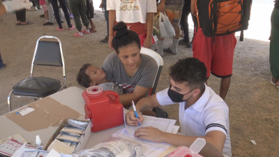 VIDEO Sector Salud continúa con atención médica a migrantes en Nuevo Laredo