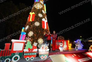 Brilla Nuevo Laredo: Carmen Lilia Enciende El Pino Navide&ntilde;o E Inauguran Viveros M&aacute;gico Con 200 Figuras Gigantes Y M&aacute;s De 200 Mil Luces Led