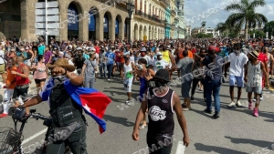 Protestas en Cuba reportan un muerto tras enfrentamientos
