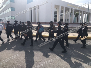 GOBIERNO DE CABEZA DE VACA ORDENA SITIAR CONGRESO, POLICÍAS ESTATALES IRRUMPEN Y HOSTIGAN A OPOSICIÓN