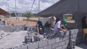 Inicia construcción de las dos aulas de la escuelita; Padres de familia agradecidos con ciudadanos.