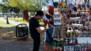 VIDEO Llegan comerciantes de Toluca a Nuevo Laredo para ofertar productos patrios