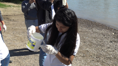 VIDEO Realizan estudiantes del CBTis 234 muestreo de la calidad del agua del río Bravo