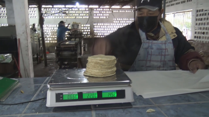 VIDEO Sube un peso el kilo de tortilla en Nuevo Laredo; Rondará los 29 pesos