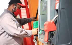 SHCP vuelve a recortar estímulos a gasolinas