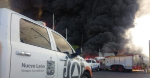 Se incendia fábrica en Nuevo León; más de 150 personas y 35 familias fueron evacuados