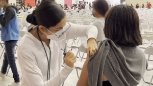 VIDEO Inician jornada de vacunación anticovid de jóvenes de 15 a 17 años