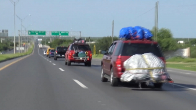 VIDEO Paisanos buscan llegar por Nuevo Laredo; Aumentan cruces