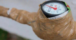 Llaman a proteger medidor de agua por fuertes fr&iacute;os