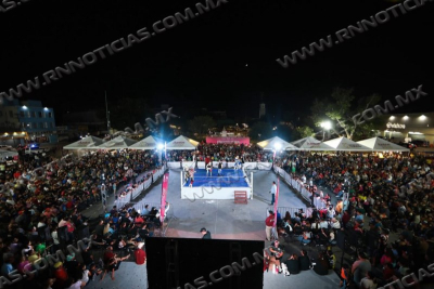 EXPLANADA DE LA INDEPENDENCIA VIBRA CON M&Aacute;S DE 3 MIL ASISTENTES EN FUNCI&Oacute;N DE LUCHA LIBRE POR EL 177 ANIVERSARIO DE NUEVO LAREDO