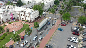 SALE TR&Aacute;ILER DE NUEVO LAREDO CON TONELADAS DE AYUDA PARA REYNOSA