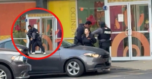 Agentes del ICE irrumpen en guardería para detener violentamente a una maestra