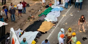 FGR da a conocer los primeros responsables del tráiler que volcó y dejó 55 muertos