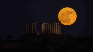 Superluna de Cosecha 2024 coincidir&aacute; con un eclipse lunar parcial